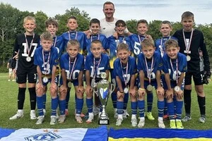 Змагання тривало два дні, упродовж яких «біло-сині» провели 15 матчів, які тривали по 16 хвилин кожен