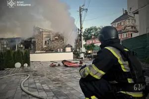 На Київщині внаслідок масованого російського обстрілу житлових та промислових секторів виникли пожежі та руйнації
