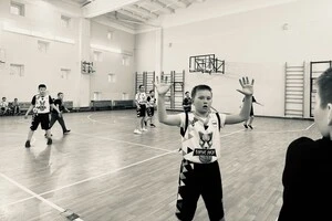 10-річний Артем Казаков гуляв із друзями, коли зустрів 14-річного підлітка, з яким раніше не був знайомий