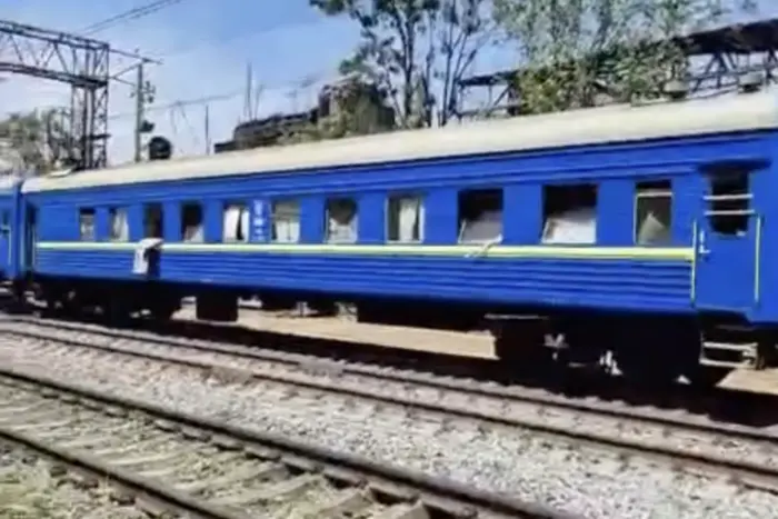 Атака на Дніпро: пошкоджено пасажирський поїзд