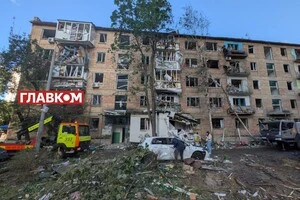 Пошкоджений будинок у Києві після російської атаки 23 червня