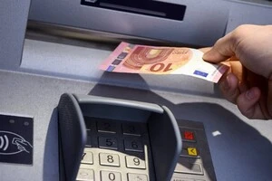 Нові правила допоможуть людям з інвалідністю безпечно користуватися банкоматами самостійно