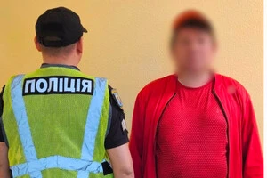 У Києві 49-річний чоловік катався між вагонами метро: яке покарання йому загрожує