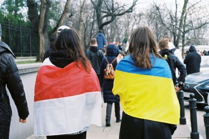 Опитування показало, скільки поляків виступають за зменшення військової допомоги Україні