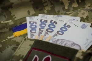 Зеленський доручив збільшити виплати військовим та поліцейським