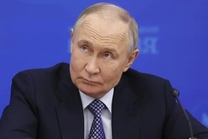 «Самі скоро здохнуть». Путін накинувся на Захід через нові санкції