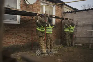 Полонені окупанти відновили оселю матері трьох військових в Ізюмі