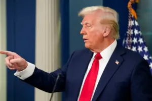 Адміністрація Трампа тлумачить 14-ту поправку до Конституції таким чином, що право на громадянство за місцем народження не поширюється на дітей іноземців