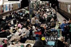 Столичне метро переповнилося людьми через загрозу обстрілу