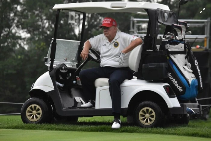 Трамп огляне свої гольф-поля у Шотландії і може зустрітись з королем Британії – Daily Mail
