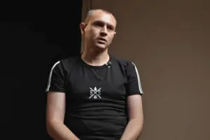 Військовий, на тілі якого окупанти випалили напис «Слава Росії», розповів свою історію