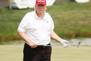 Трамп провів на полі для гольфу чверть президентського терміну