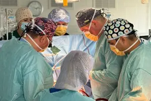 Кардіохірурги й онкохірург провели рідкісну операцію