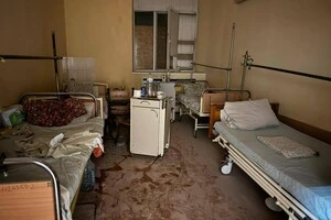 РФ обстріляла лікарню в Херсоні: є постраждалі (фото)