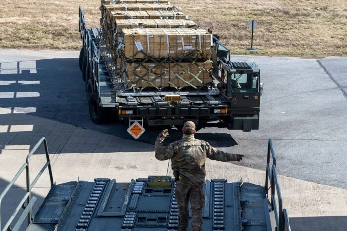 Сполучені Штати зупинили постачання зброї в Україну на кілька місяців – NYT