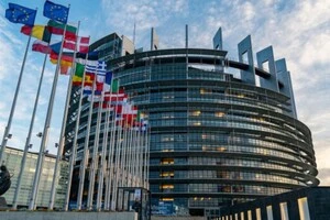 Пекельна спека у ЄС. У Європарламенті зламалась система охолодження