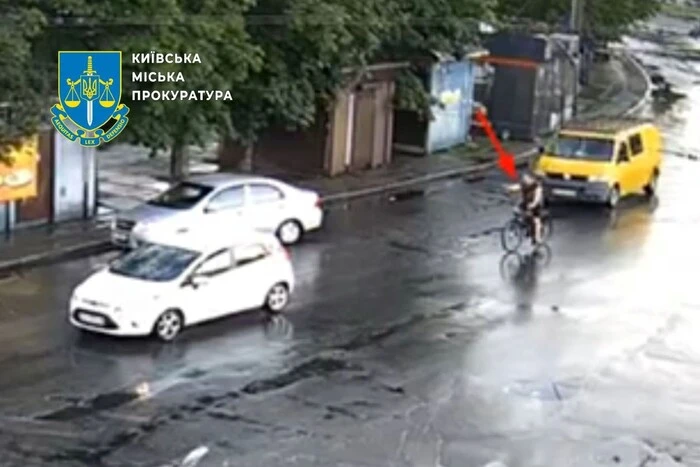 Велосипедист, який стріляв по автівці жінки з дитиною, отримав підозру 