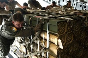 США припиняють постачання Україні ракет для ППО. Що це означає?