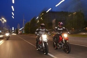 У Києві під час тривоги вулицями мчать гонщики 