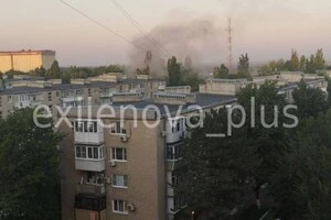 Дим в районі оптико-механічного заводу в Азові