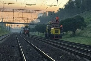 Працівники «Укрзалізниці» ліквідовують наслідки атаки