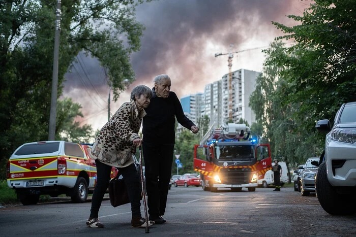 Нічна атака на Київ 4 липня: пошкоджено п'ять «швидких», що їхали до постраждалих
