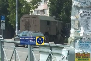 Російські окупанти активізували військову логістику у Маріуполі 