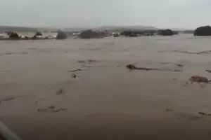 Рятувальні команди досі шукають до 25 дітей