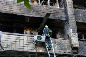 Тіло першого загиблого рятувальники виявили вчора