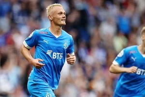 На запитання про спеціальність, на якій футболіст навчається, він зізнався: «Не пам'ятаю»