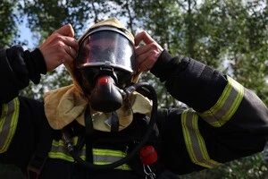 До гасіння було залучено 25 рятувальників та 5 одиниць основної й спеціальної техніки