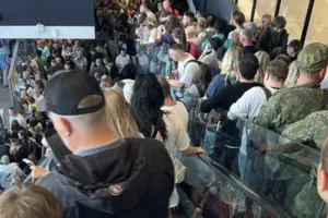 Черги в російському аеропорті через масові скасування рейсів