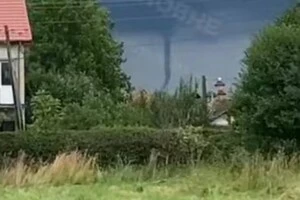 На Львівщині вирував величезний смерч (відео)