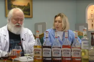 У Росії впав ринок алкоголю: пляшка горілки занадто дорога, люди переходять на самогон