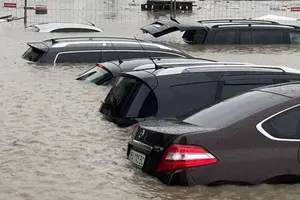 Злива накрила Львів: подекуди вода сягає майже трьох метрів (фото, відео)