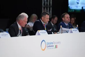В Італії розпочався захід, учасники обговорюють ключові напрямки відновлення України