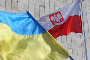 Польща має розуміти, що справжнім ворогом є Росія, зазначили в українському посольстві