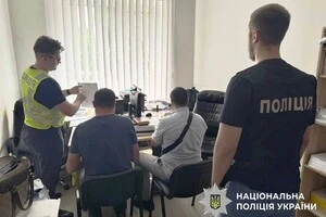 За даними поліції, підозрюваний підписав завідомо підроблені видаткові накладні про нібито отримання товару