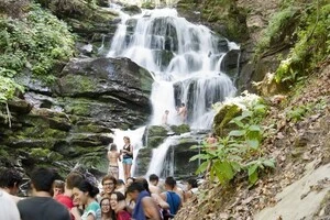 Кількість осіб, які захворіли на гостру кишкову інфекцію після відвідування водоспаду Шипіт на Закарпатті, зросла до 38