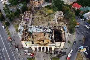 Ракети влучили у місцевий Будинок офіцерів, де діти займалися в гуртках, а ввечері 14 липня мав бути благодійний концерт Roxolana