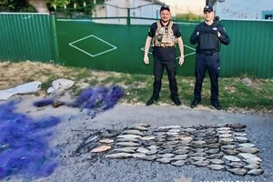 Правоохоронці вилучили речові докази, серед яких знаряддя лову та риби різного виду