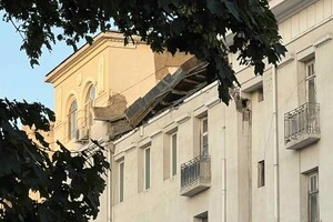 У Тбілісі обвалився житловий будинок: є жертви (відео)