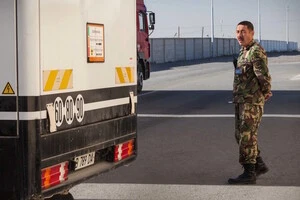 Казахстан суттєво уповільнив пропуск російських вантажів через кордон