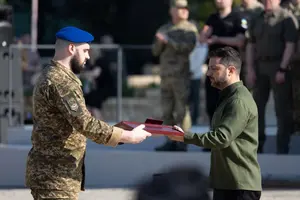 Зеленський відзначив найвищими державними нагородами українських воїнів