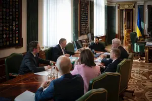 Зеленський провів нараду з українськими дипломатами