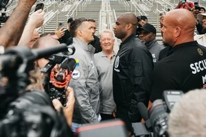 Усик – Дюбуа: легендарний боксер зробив ставку на $500 тисяч