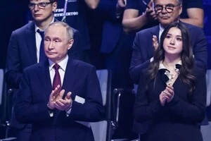 У лютому 2024 року Валієва сиділа поруч з Путіним на відкритті Ігор майбутнього