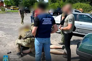 Військовослужбовцю повідомлено про підозру у зловживанні впливом