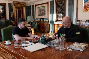 Зеленський доручив Шмигалю терміново укласти всі відповідні контракти щодо дронів, які потрібні Силам оборони