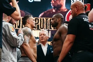 Усик – Дюбуа: українець очікувано виявився легшим за свого опонента